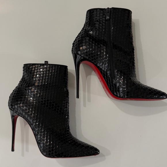 Christian Louboutin So Kate Booty 100 Black Patent BirdSize 38/5GUC